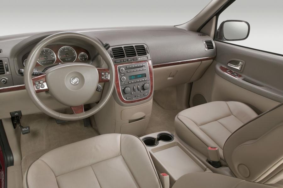 Торпедо Buick Terraza CXL 2004 года  (фото 3 из 35)